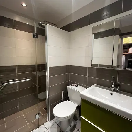 Cosy A 100m De La 아파트 *