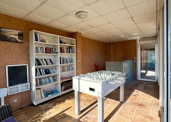 Cosy A 100m De La Ιέρ